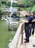 美女扒开尿口让男人舔